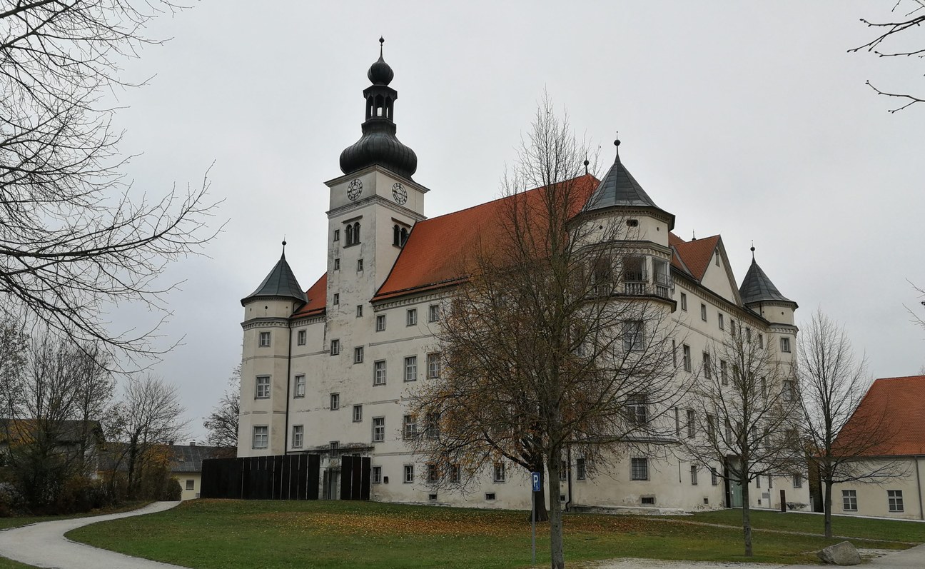 Exkursion zum Lern- und Gedenkort Schloss Hartheim - jetzt anmelden! Exkursion zum Lern- und Gedenkort Schloss Hartheim - jetzt anmelden!