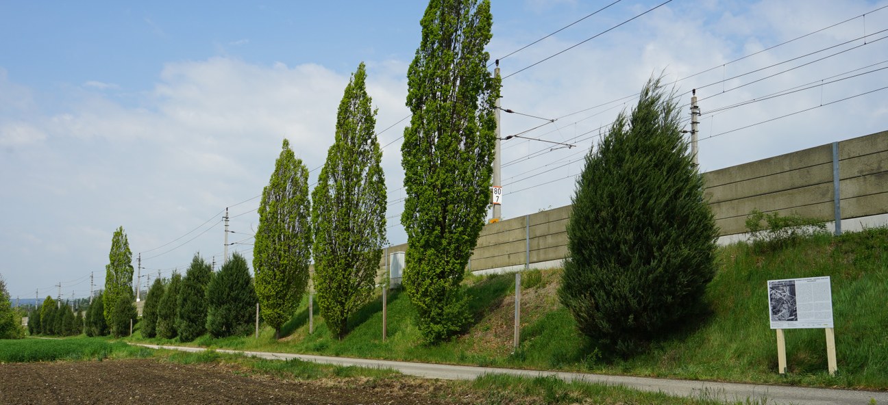 Mahnmal KZ-Haltepunkt Roggendorf Mahnmal KZ-Haltepunkt Roggendorf
