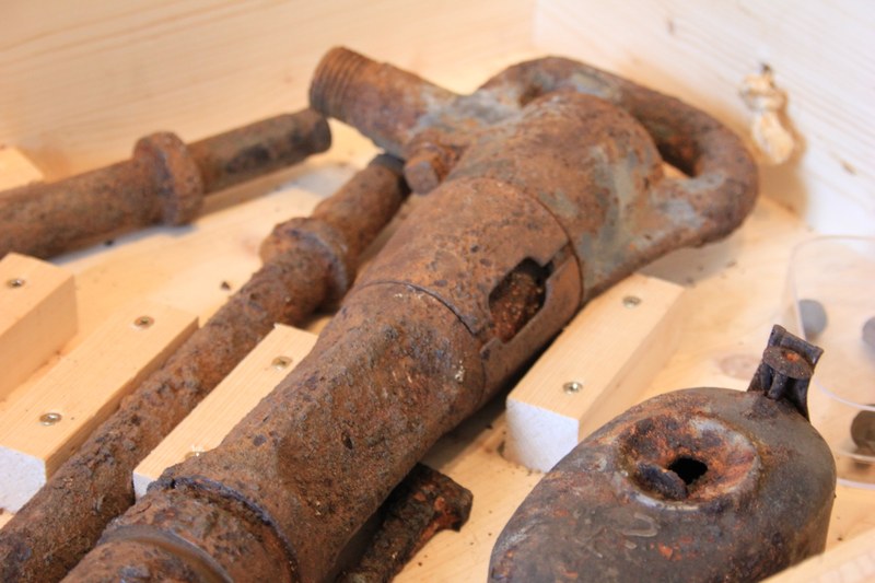 Artifacts from the tunnel complex under the Wachberg hill, Quarz-Roggendorf B9 work group, photo by C. Rabl